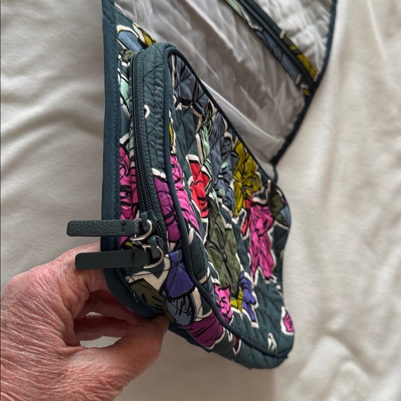 Vera Bradley toiletry bag - Picture 7 of 9